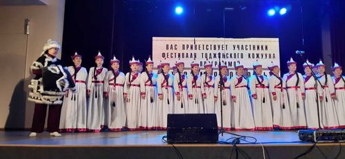 Гран-при фестиваля «Тыва - бистиң өргээвис» и 500 тысяч рублей завоевал Тандинский район