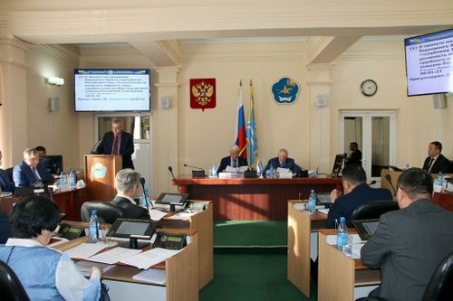 Экер Манчын представлен депутатам Верховного Хурала Тувы