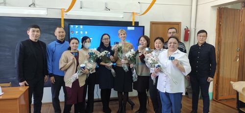 Новым членам партии «Единая Россия» вручили партийные билеты