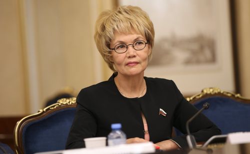 Дина Оюн: "Поставлены задачи, нацеленные на укрепление общества, в центре которых – семья"