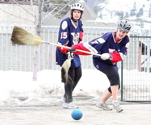 К 8 марта мэрия Кызыла проведет хоккей с метлами и вениками
