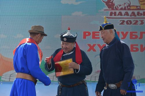 Чемпионы Наадыма получили ключи от мотоциклов «Racer»