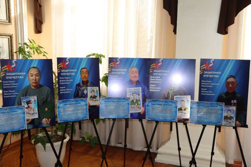 Кызыл встречает фотовыставку «Отец Героя» — дань уважения современным героям