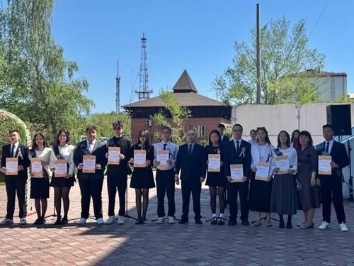 Артыш Монгуш поблагодарил волонтеров Республиканского лицея-интерната