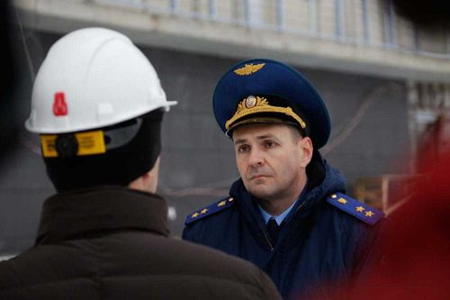 Заместитель Генерального прокурора России Дмитрий Демешин объявил предостережение о недопустимости нарушения закона заместителю губернатора Новосибирской области Роману Теленчинову