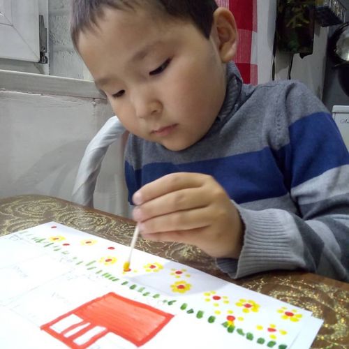 В День защиты детей активисты ОНФ вручили детям-инвалидам – участникам конкурса рисунков в Туве памятные призы