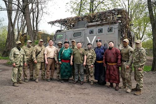 Глава Тувы посетил сотрудников Росгвардии в зоне специальной военной операции