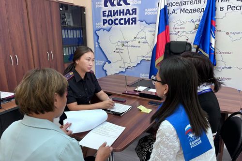 В Туве «Единая Россия» дала старт Всероссийской акции «Везу детей безопасно!»