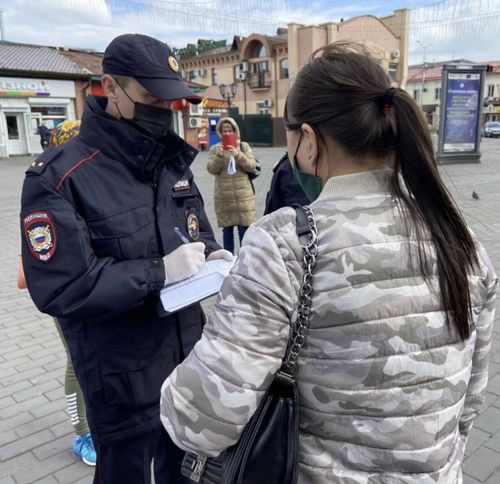 Общественники полиции призывают соблюдать режим самоизоляции