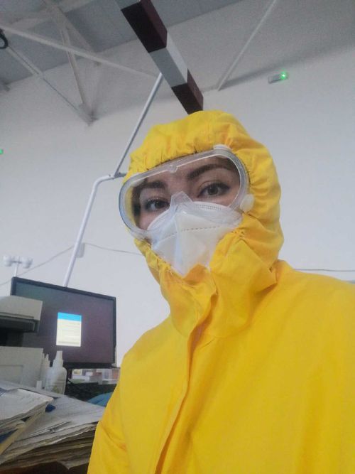 А.Намдак рассказала, каково врачам работать в защитных костюмах