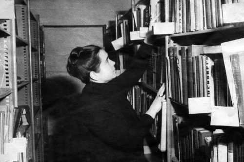 Глава Тувы поздравил сотрудников архивов республики с профессиональным праздником