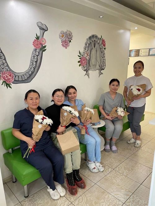 Эрес Сат поздравил медицинских сестер с профессиональным праздником