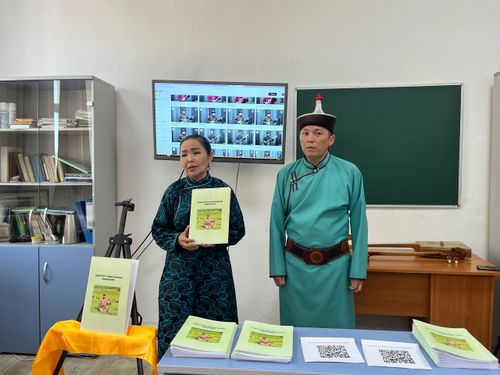 В Кызыле прошла презентация «Тетради для обучения игре на дошпулууре»