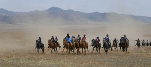 В Туве прошли ежегодные республиканские соревнования по национальным конным скачкам