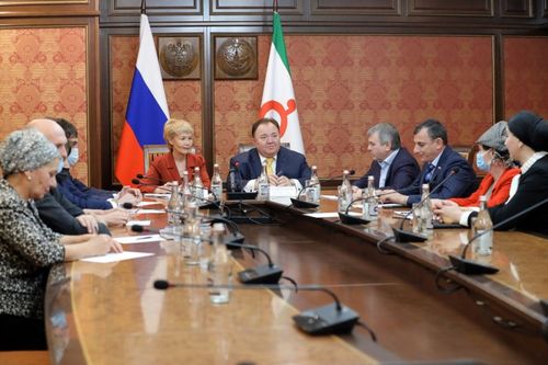 В Ингушетии второй день находится член Комитета Совета Федерации по бюджету и финансовым рынкам Дина Оюн