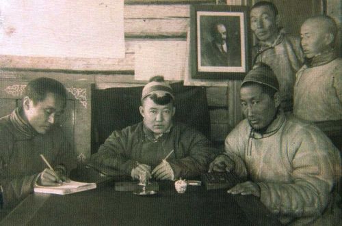 К 100-летию ТНР: первая Конституция Тувы