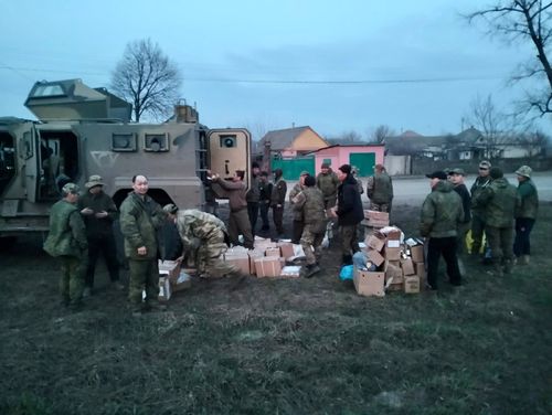 Очередную партию гумпомощи доставили бойцам из Тувы