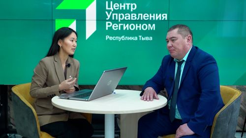 Председатель администрации Пий-Хемского района ответил на вопросы жителей в прямом эфире ЦУР