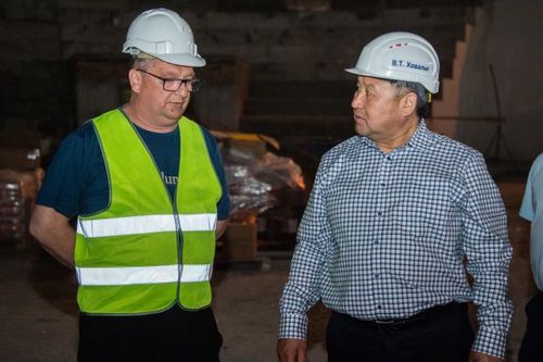 Владислав Ховалыг посетил новые школы в Кызыле - объекты строятся по народной программе «Единой России»