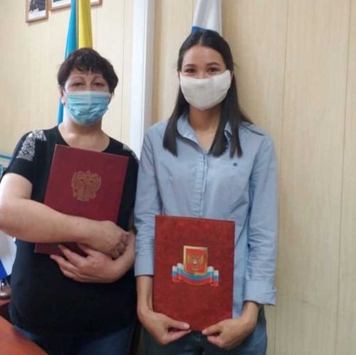 Новые россиянки прослезились во время присяги