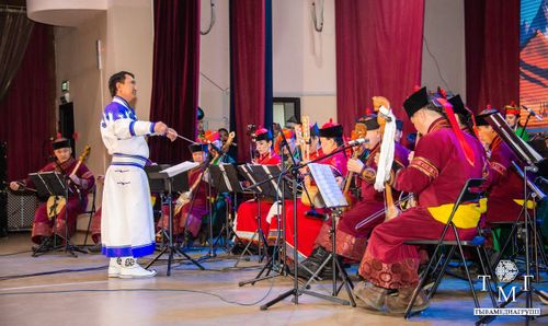 Хөгжүм-шии театры аалдап келген