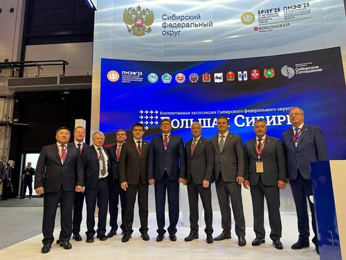 Анатолий Серышев ПМЭФ-2025-те “Улуг Сибирь” булуңунуң ажылын ажыткан