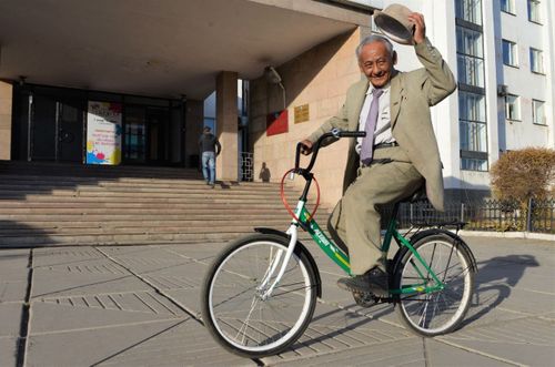 60 чылды чогаалга тураскааткан