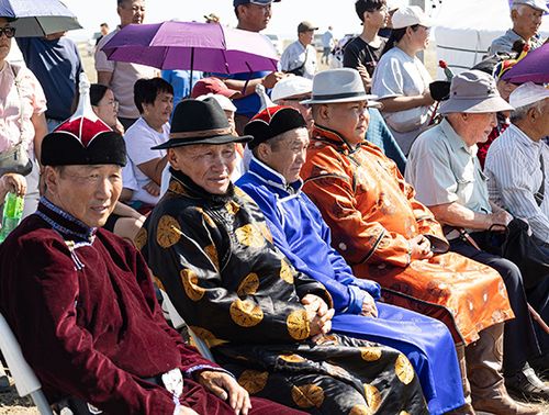 Мурнакчыларга — алдар болгаш хүндү!