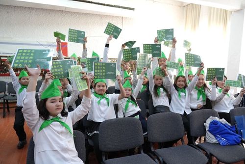 Школьники из Хову-Аксы и Сарыг-Сепа вступили в ряды юных натуралистов