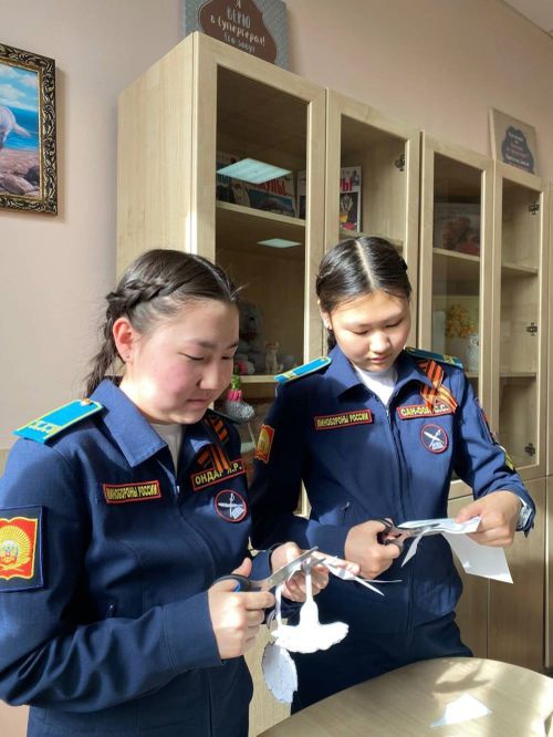 Кадеты Кызылского ПКУ присоединились к акциям Георгиевская ленточка» и «Окна Победы»