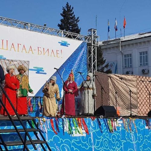 Шагаа отметили на площади Арата