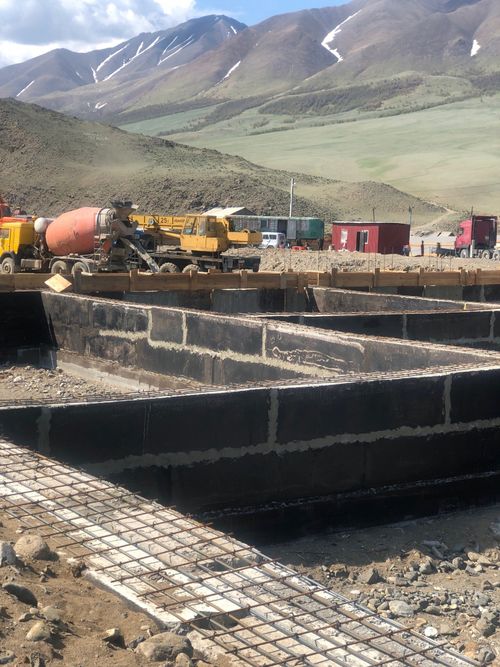 В Кызыл-Хая идет строительство новой общеобразовательной школы