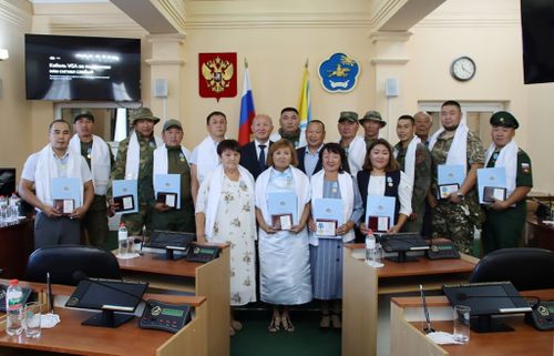 Жителей Тувы наградили медалью «За помощь в СВО»