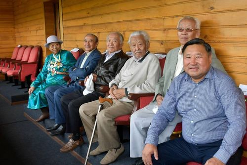 День пожилого человека принято отмечать повсеместно в первый день второго осеннего месяца — 1 октября