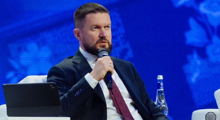 Д.Средин: «Финансовая система будущего станет гибридной и многослойной»