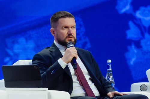 Д.Средин: «Финансовая система будущего станет гибридной и многослойной»