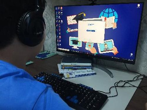 ТЫВАНЫҢ ШКОЛАЧЫЛАРЫ ОНЛАЙН ӨӨРЕДИЛГЕЖЕ ШИЛЧЭЭН