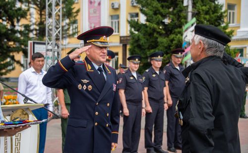 Глава Тувы поздравил сотрудников органов внутренних дел с профессиональным праздником