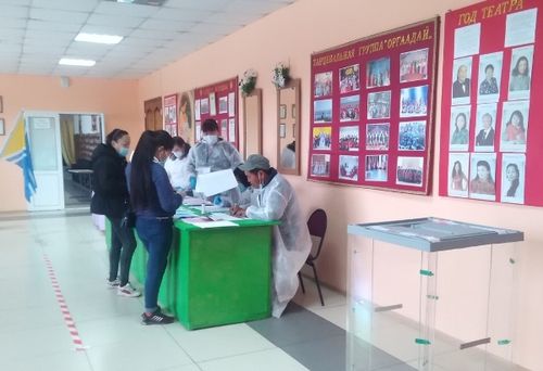 В ТУВЕ ЯВКА ИЗБИРАТЕЛЕЙ ПРЕВЫСИЛА 50 ПРОЦЕНТОВ