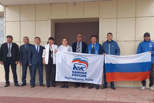 В селе Тээли Бай-Тайгинского кожууна появился многофункциональный передвижной культурный центр