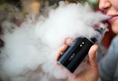 МЧС предложило запретить курение электронных сигарет в общественных местах