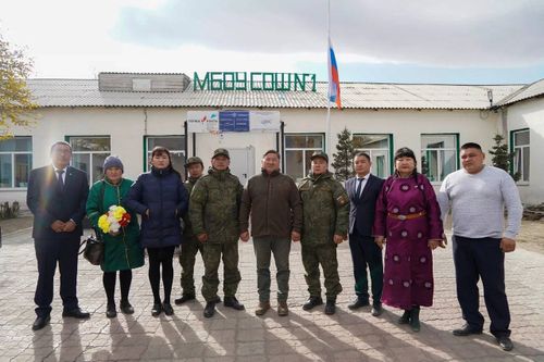 Владислав Ховалыг посетил Мугур-Аксынскую среднюю школу