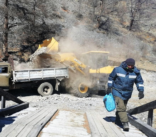 Демнигде күштүг: Кара-хөлчүлер көвүрүглерин септеп эгелээн