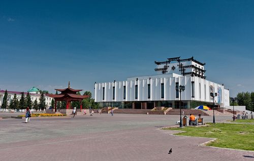 Сегодня день рождения отмечает Национальный музыкально-драматический театр им. Виктора Кок-оола