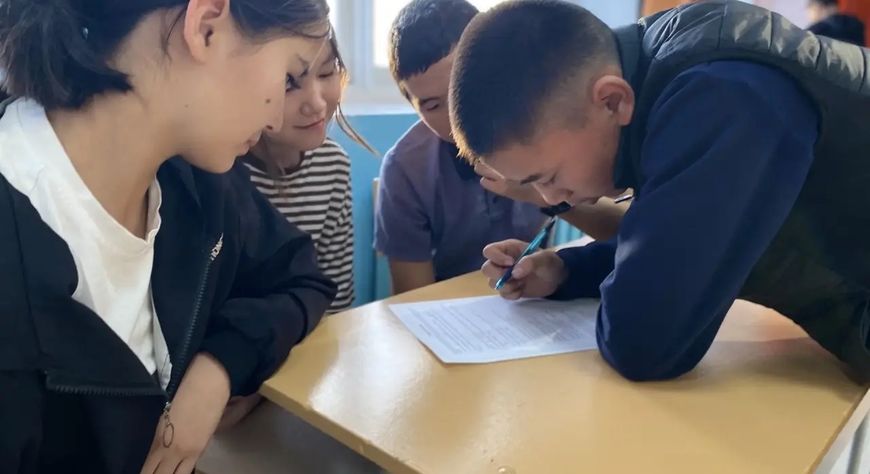 Физика эртеминге мөөрей школачыларның сонуургалын оттурган