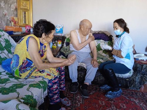 В Туве лица 60+ вакцинируются дома