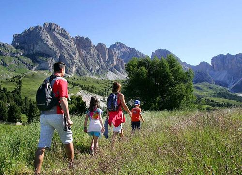 В Туве стартовал прием заявок на всероссийский конкурс «Открываем Россию заново. Всей семьей!»