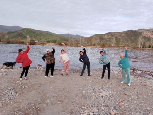 Жители Каа-Хемского района отмечают Год здоровья массовой зарядкой