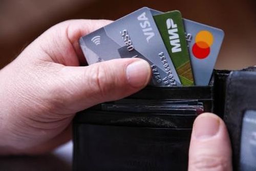 ЦБ: Карты Visa и Mastercard, выпущенные в России, продолжат работать в РФ