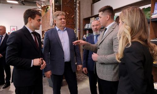 Анатолий Серышев оценил новаторские разработки креативных команд Красноярского края